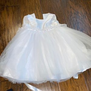 David’s Bridal flower 🌸 girl dress sz. 2T